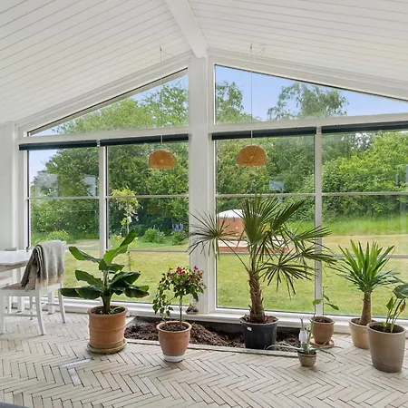 Cozy And Large Summer House Near Roskilde Fjord Ølsted